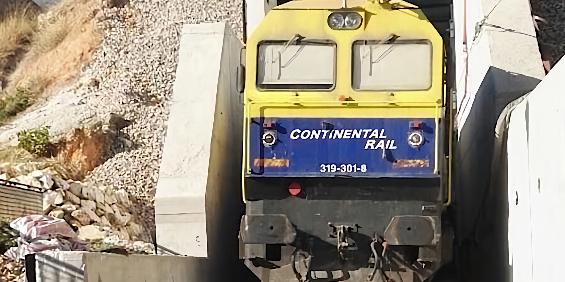 Una locomotora 319 de Continental Rail, durante los trabajos de adaptación para el paso de trenes de alta velocidad en el túnel de San Francisco, en Loja (Granada).