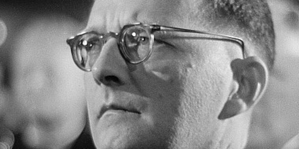 Re, mi bemol, do, si