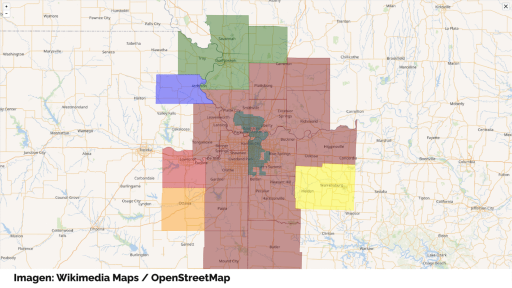 Mapa del área metropolitana de Kansas City (Misuri, Kansas). En diferentes colores, los municipios que la componen. Imagen: Wikimedia Maps, OpenStreetMap.