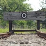 Una vieja topera al final de una vía.